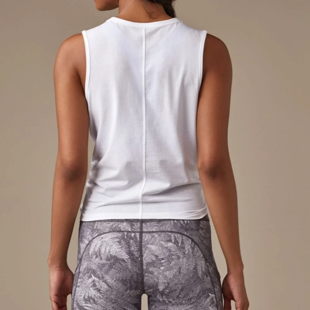 Lululemon White Crescent Tank Size 8 - Picture 4 of 10